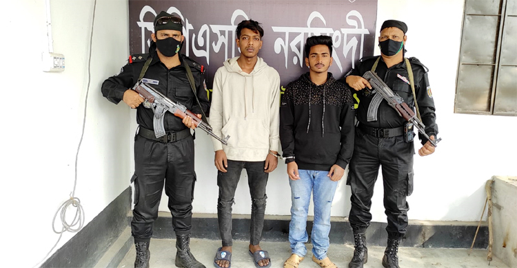 নরসিংদীতে বিদেশি রিভলবার-গুলিসহ গ্রেফতার ৩