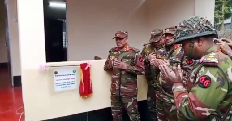 সেনাবাহিনীর সেমিপাকা ঘর উপহার পেলেন ৪ বীর মুক্তিযোদ্ধা