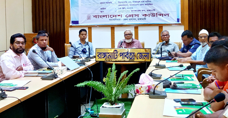 ‘স্নাতক ছাড়া কেউ সাংবাদিকতায় প্রবেশের সুযোগ পাবে না’