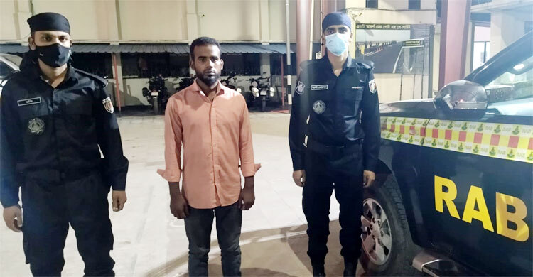 যাত্রাবাড়ীতে প্রাইভেটকারে ফেনসিডিলসহ কারবারি আটক