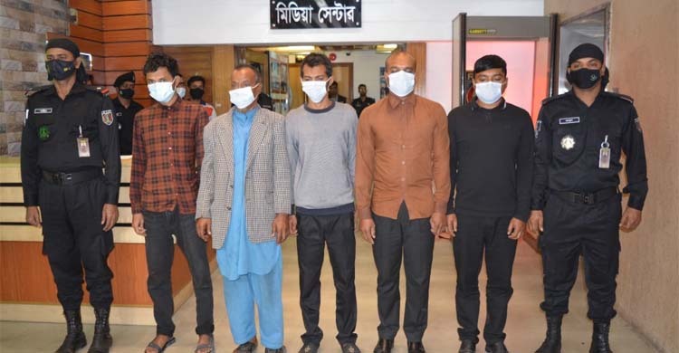 ভুয়া পরিচয়ে প্রতারণা, গ্রেফতার ৫