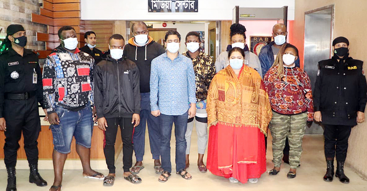 ভ্রমণভিসায় বাংলাদেশে এসে কোটি টাকা হাতিয়েছেন তারা