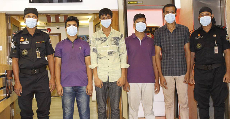 কম পুঁজিতে ধনী হতে ইউটিউব দেখে জাল টাকা তৈরি করতো তারা