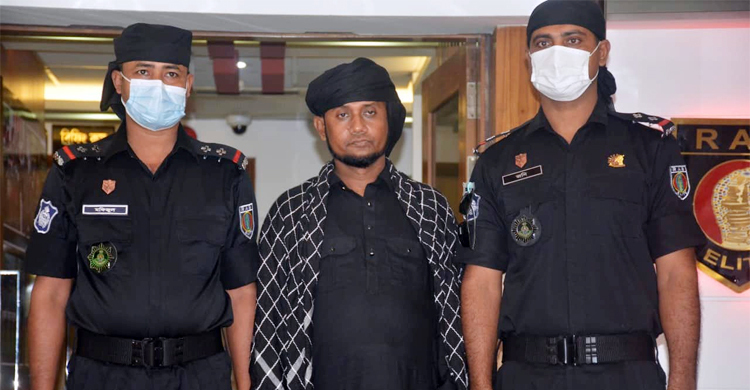 প্রতারণার অভিযোগে গ্রেফতারের পর জানা গেলো তিনি ফাঁসির আসামি