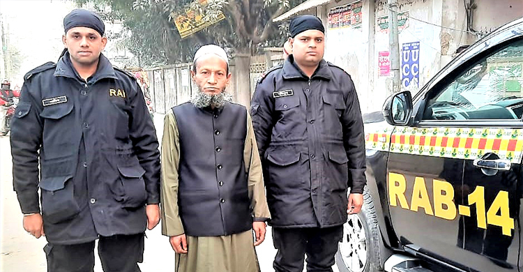 ৩৩ বছর লুকিয়ে থেকেও লাভ হলো না আগুন পাগলার