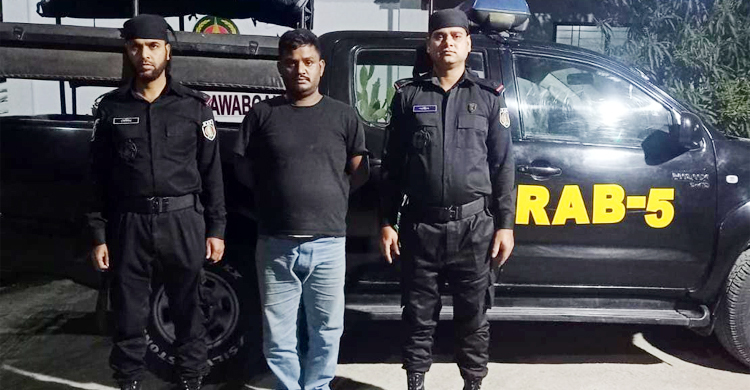 চাঁপাইনবাবগঞ্জে ৯৬ কেজি গাঁজাসহ কারবারি গ্রেফতার