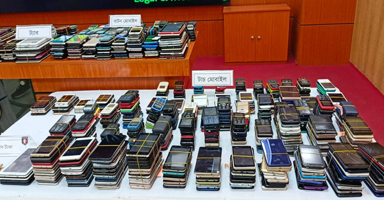 মোবাইল ছিনতাই করে আইএমইআই নম্বর পরিবর্তন করতো তারা