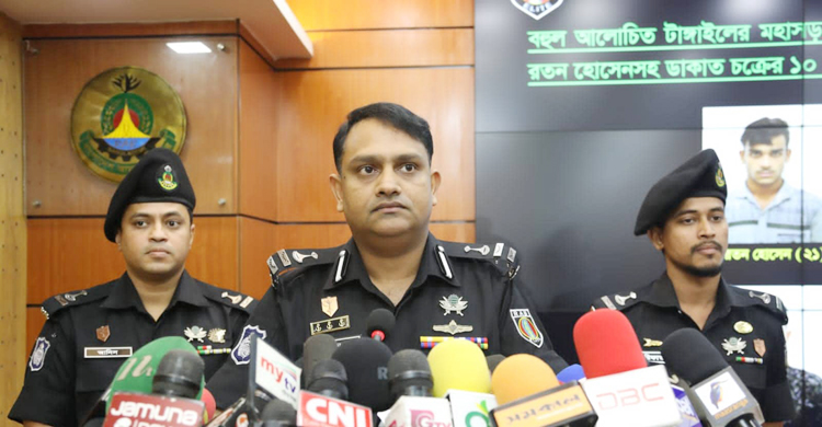 দিনে চালকের সহকারী, রাতে বাসে ডাকাতি করতেন রতন