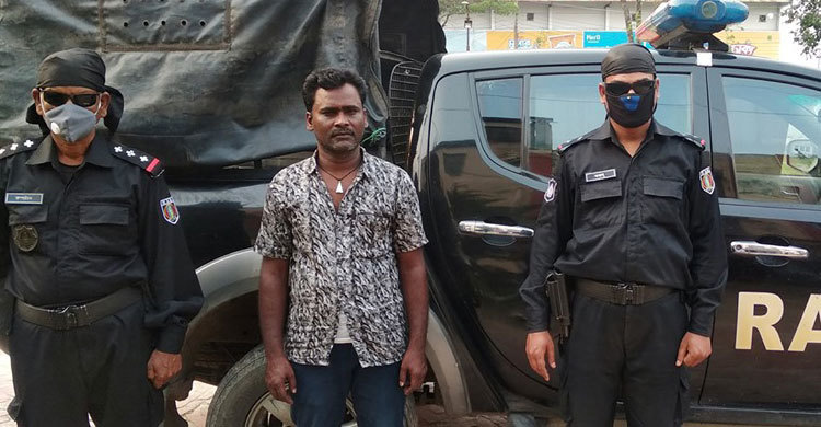 পাবনায় বন্দুক-গুলিসহ ইউপি সদস্য আটক