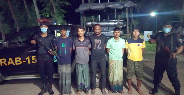 রোহিঙ্গা ডাকাত জকির বাহিনীর সহযোগীসহ গ্রেফতার ৫