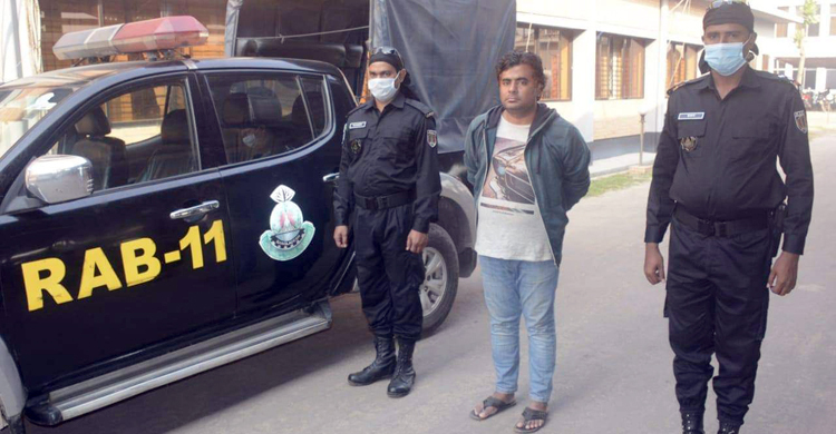 ফাঁকি দিয়ে চোরাইপথে শাড়ি এনে ব্যবসা করতেন রানা