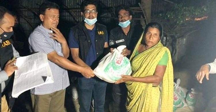 শাল্লায় ক্ষতিগ্রস্ত পরিবারের পাশে র‍্যাব