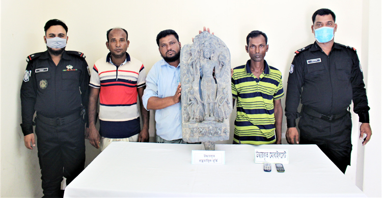 কোটি টাকা মূল্যের কষ্ঠি পাথরের মূর্তিসহ আটক ৩