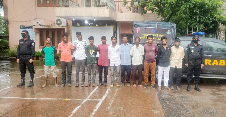 কুমিল্লায় পরিবহন থেকে চাঁদা আদায়কালে ১১ যুবক আটক