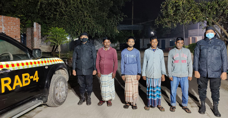 সাভারে অটোরিকশা ছিনতাই চক্রের চার সদস্য আটক
