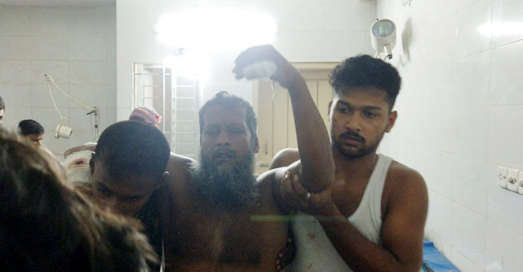 রাজবাড়ীতে দুগ্রুপের সংঘর্ষে আহত ১৬, পুলিশের ফাঁকা গুলি