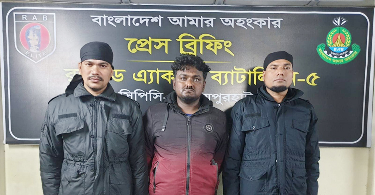 জয়পুরহাটে অস্ত্র-মাদকসহ গ্রেফতার ১