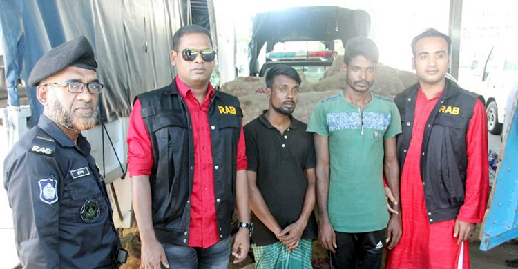 ট্রাকভর্তি ভারতীয় পেঁয়াজসহ দুইজন ধরা