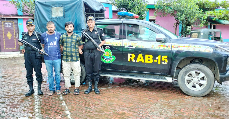 টেকনাফে একে-৪৭ সদৃশ রাইফেলসহ দুই যুবক গ্রেফতার