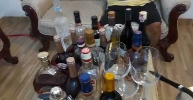 আশিষ চৌধুরীর বাসায় মিললো বিপুল পরিমাণ মদ-সিসা