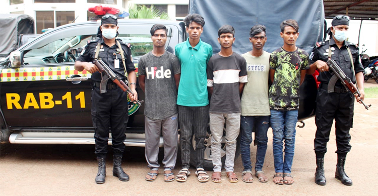 বিদেশি অস্ত্রসহ ‘ডেঞ্জার গ্রুপের’ ৫ সদস্য আটক