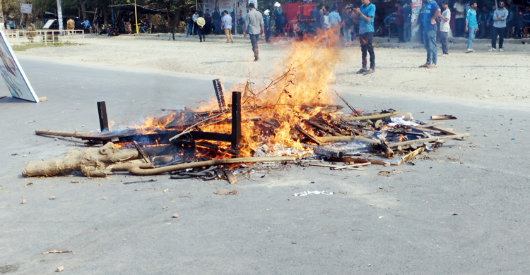 প্রক্টরের পদত্যাগসহ রাবি শিক্ষার্থীদের ৬ দাবি