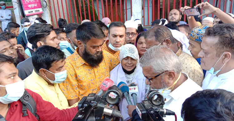 মেয়রের আশ্বাসে অনশন ভাঙলেন রায়হানের মা