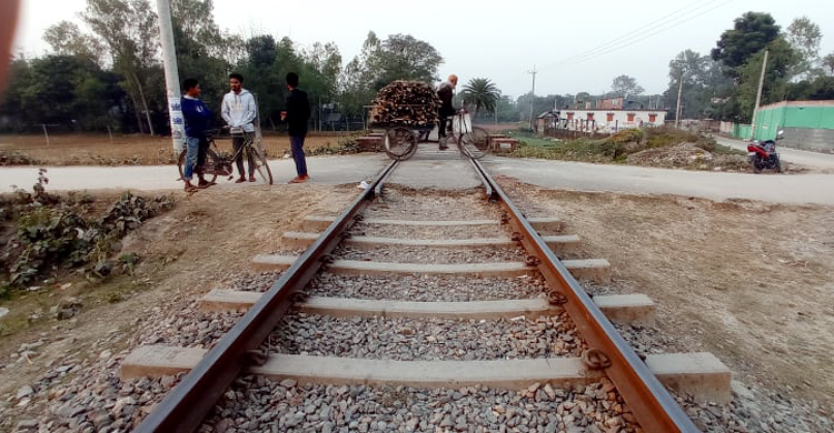 চিলাহাটির অরক্ষিত রেলক্রসিংয়ে এক বছরে ঝরেছে ৫০ প্রাণ