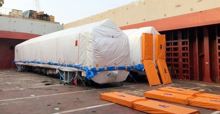 মোংলায় মেট্রোরেলের মালামাল খালাস শুরু, নৌপথে পাঠানো হচ্ছে ঢাকায়