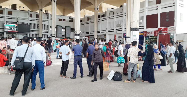 চালকদের দাবি শুনতে কমলাপুরে রেলমন্ত্রী, দেখা করতে আসছেন না কেউ