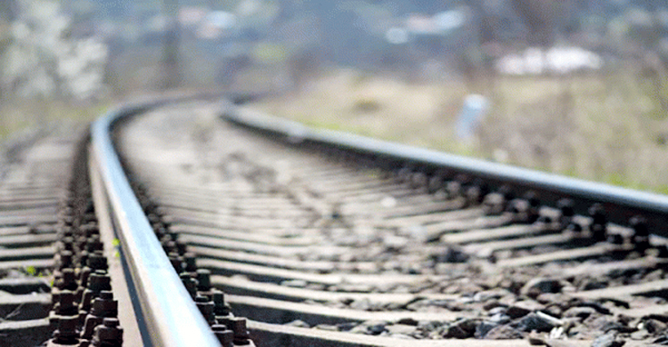 নওগাঁয় ট্রেনের ধাক্কায় নিহত ১