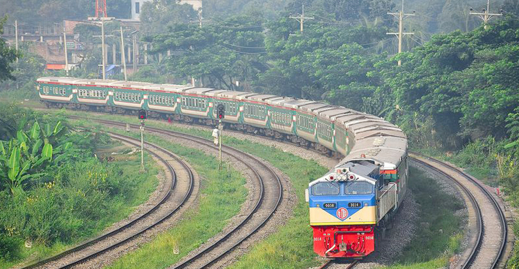 পশ্চিমাঞ্চলে ৯ ট্রেনের যাত্রা বাতিল