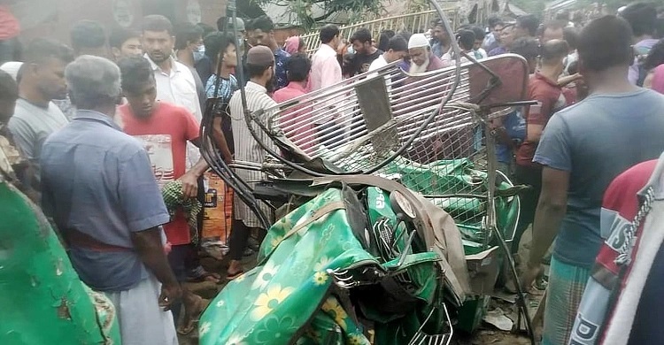 চট্টগ্রামে রেল দুর্ঘটনায় পুলিশসহ তিনজনের মৃত্যু: গেটম্যান আটক