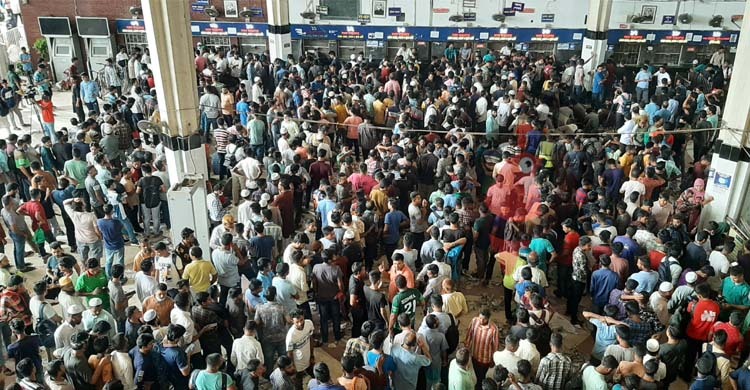 কমলাপুরে তৃতীয় দিনের টিকিট বিক্রি শুরু