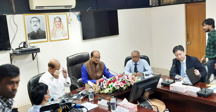 টিকিট কালোবাজারির অভিযোগ স্বীকার করলেন রেলমন্ত্রী