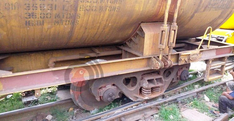 গাজীপুরে বগি লাইনচ্যুত,  ট্রেন চলাচল বিঘ্নিত