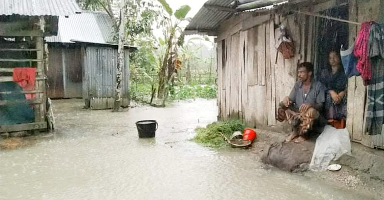 নিম্নচাপে দুর্ভোগে উপকূলবাসী