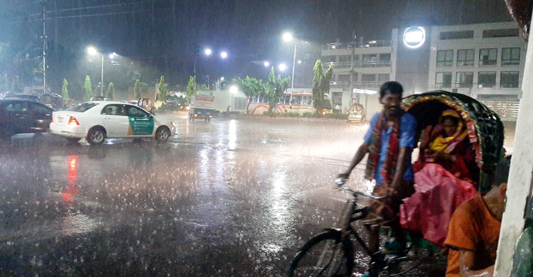 তীব্র গরমের পর নামলো স্বস্তির বৃষ্টি