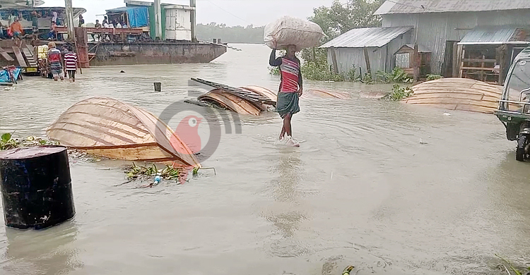সাগরে নিম্নচাপ: সমুদ্রবন্দরে ৩ নম্বর সংকেত, উপকূলে জলোচ্ছ্বাস