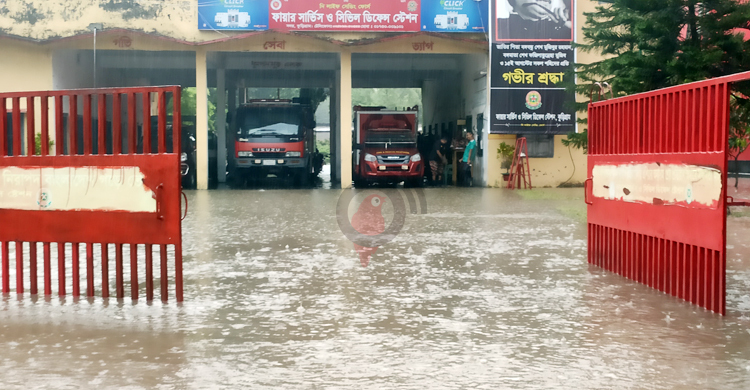 সামান্য বৃষ্টিতেই জলাবদ্ধতা, নাকাল কুড়িগ্রাম পৌরবাসী
