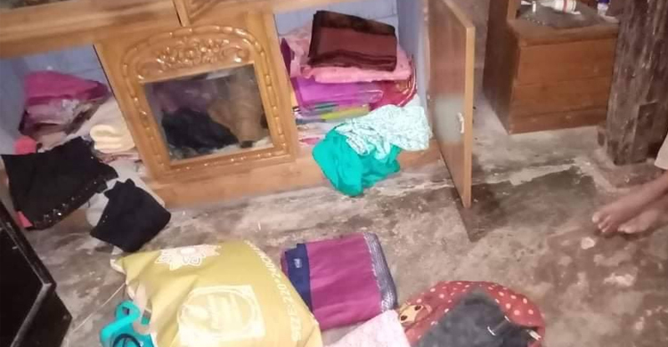 বৃষ্টির সুযোগে চোরের হানা