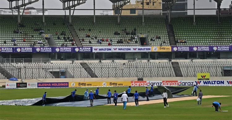 কোনো বল না গড়াতেই লাঞ্চের বিরতি