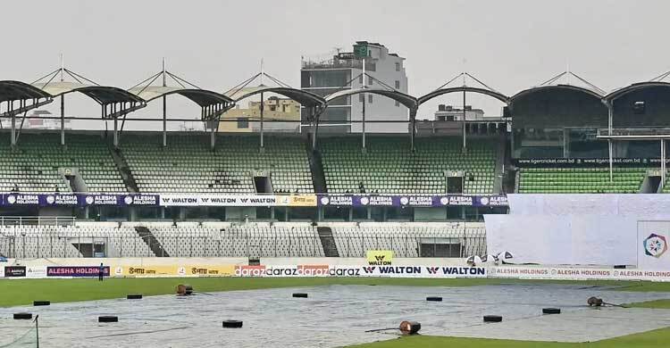 তুমুল বৃষ্টিতে খেলা মাঠে গড়ানো নিয়েই সংশয়