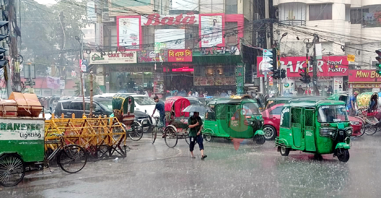 সারাদেশেই কমেছে বৃষ্টি, নামলো সতর্ক সংকেত
