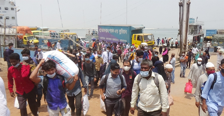দৌলতদিয়ায় ঘরমুখো মানুষের ঢল