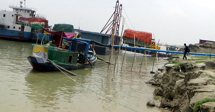 দৌলতদিয়ায় পদ্মার ভাঙনে হুমকিতে ফেরি ঘাটসহ অর্ধশতাধিক ঘর