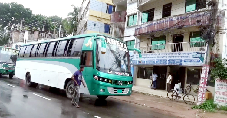রাজবাড়ীর সড়কে কমেছে বাস, নেওয়া হচ্ছে বাড়তি ভাড়া