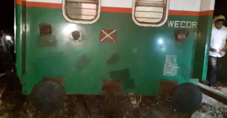 রাজশাহীতে বগি লাইনচ্যুত, সাড়ে ৮ ঘণ্টা পর ট্রেন চলাচল স্বাভাবিক