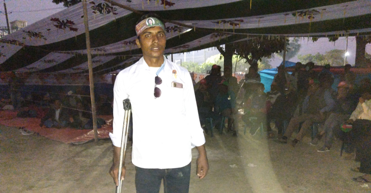 লাঠিতে ভর করে গণসমাবেশে এলেন ছাত্রদল নেতা সাদ্দাম