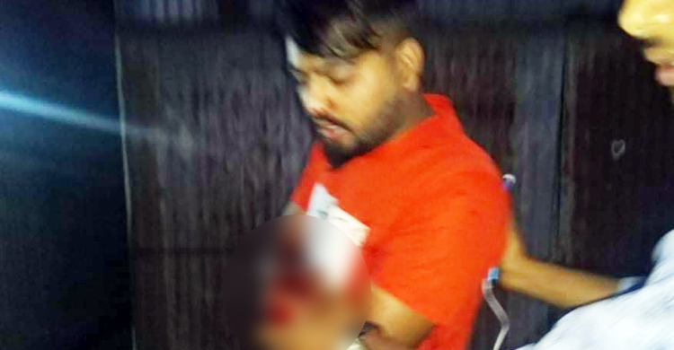 দা দিয়ে মাথায় কোপের চেষ্টা, ঠেকাতে গিয়ে যুবকের এক হাত বিচ্ছিন্ন